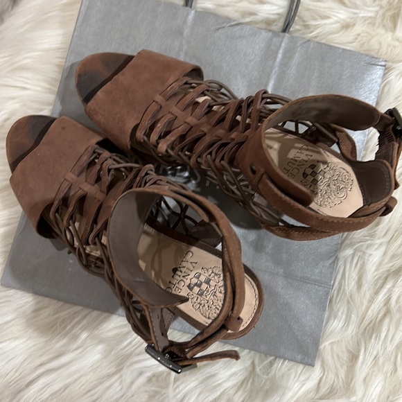 Super cute Vince camuto heels! - Picture 4 of 7